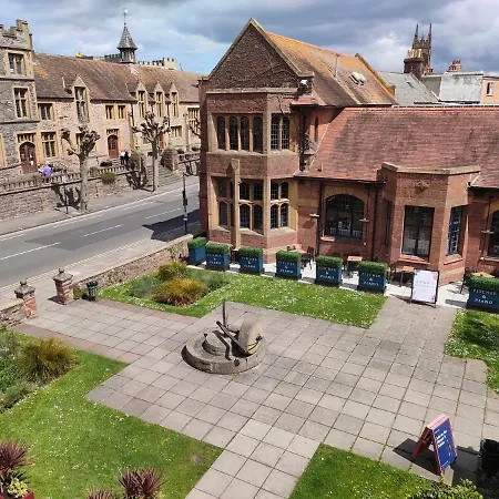Stunning 2-Bed Listed Apartment In Taunton'S Historic Centre Exterior photo