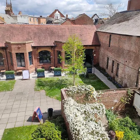 Stunning 2-Bed Listed Apartment In Taunton'S Historic Centre Exterior photo