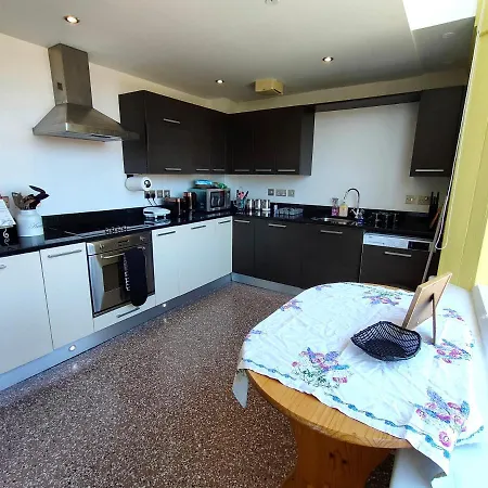 Stunning 2-Bed Listed Apartment In Taunton'S Historic Centre Exterior photo
