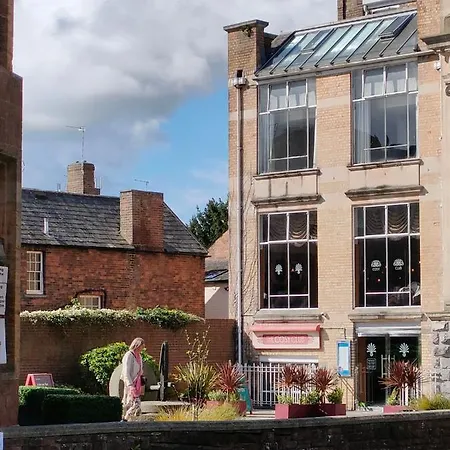 Stunning 2-Bed Listed Apartment In Taunton'S Historic Centre Exterior photo