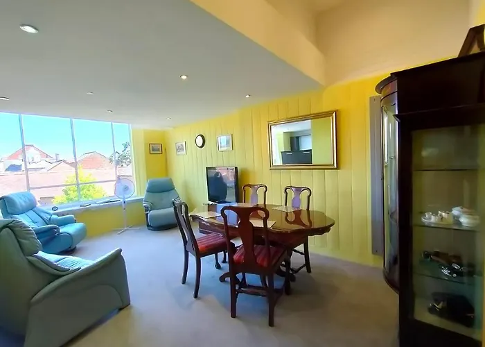Stunning 2-Bed Listed Apartment In Taunton\'S Historic Centre