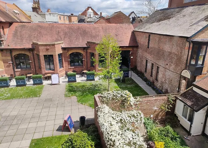 Stunning 2-Bed Listed Apartment In Taunton\'S Historic Centre