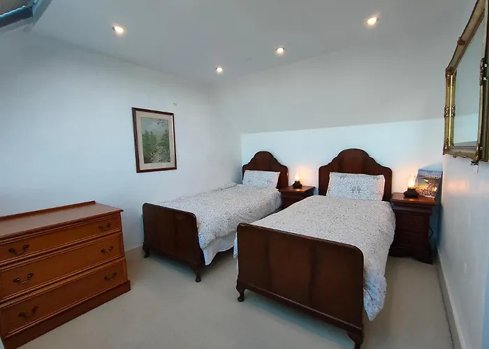 Stunning 2-Bed Listed Apartment In Taunton\'S Historic Centre